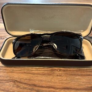 Unisex Persol sunglasses with case and cloth